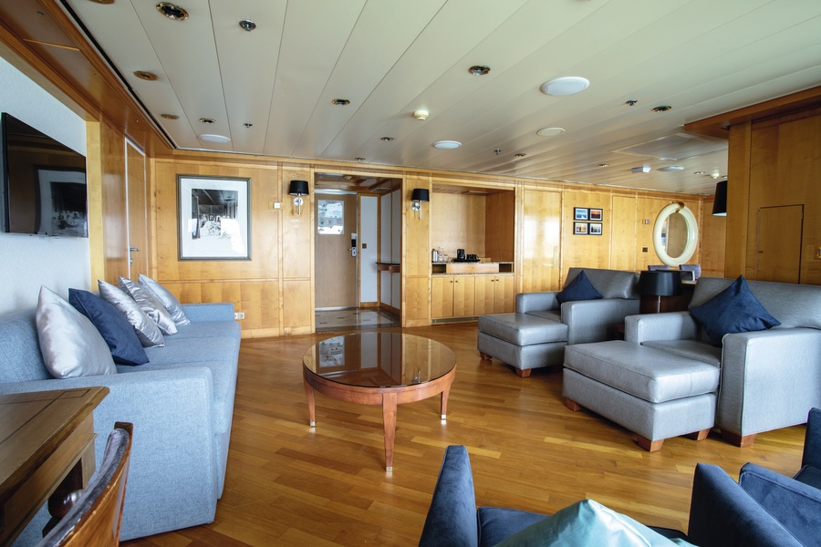 Marella Cruises Marella Explorer 2 Royal Suite ©Tom Parker 2.jpg